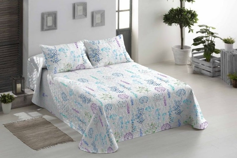 Colcha bouti Arvi de alta calidad 100% poliéster con cojín decorativo. Se trata de una colcha para cama perfecta para primavera-verano. La colcha Parma decorará con elegancia cualquier habitación de la casa