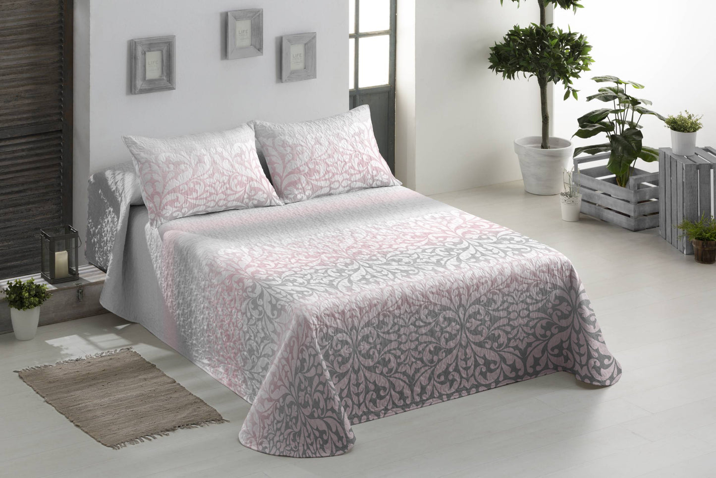 Colcha bouti KARIAT ROSA alta calidad 100% poliéster con cojín decorativo. Colcha para cama perfecta para la temporada de primavera-verano